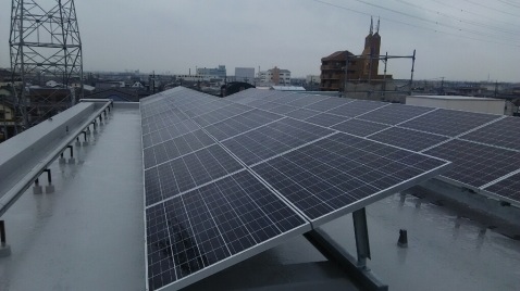 岩倉南小学校設置の太陽光パネルの写真