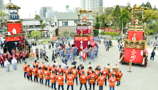 写真:岩倉山車巡行・からくり実演